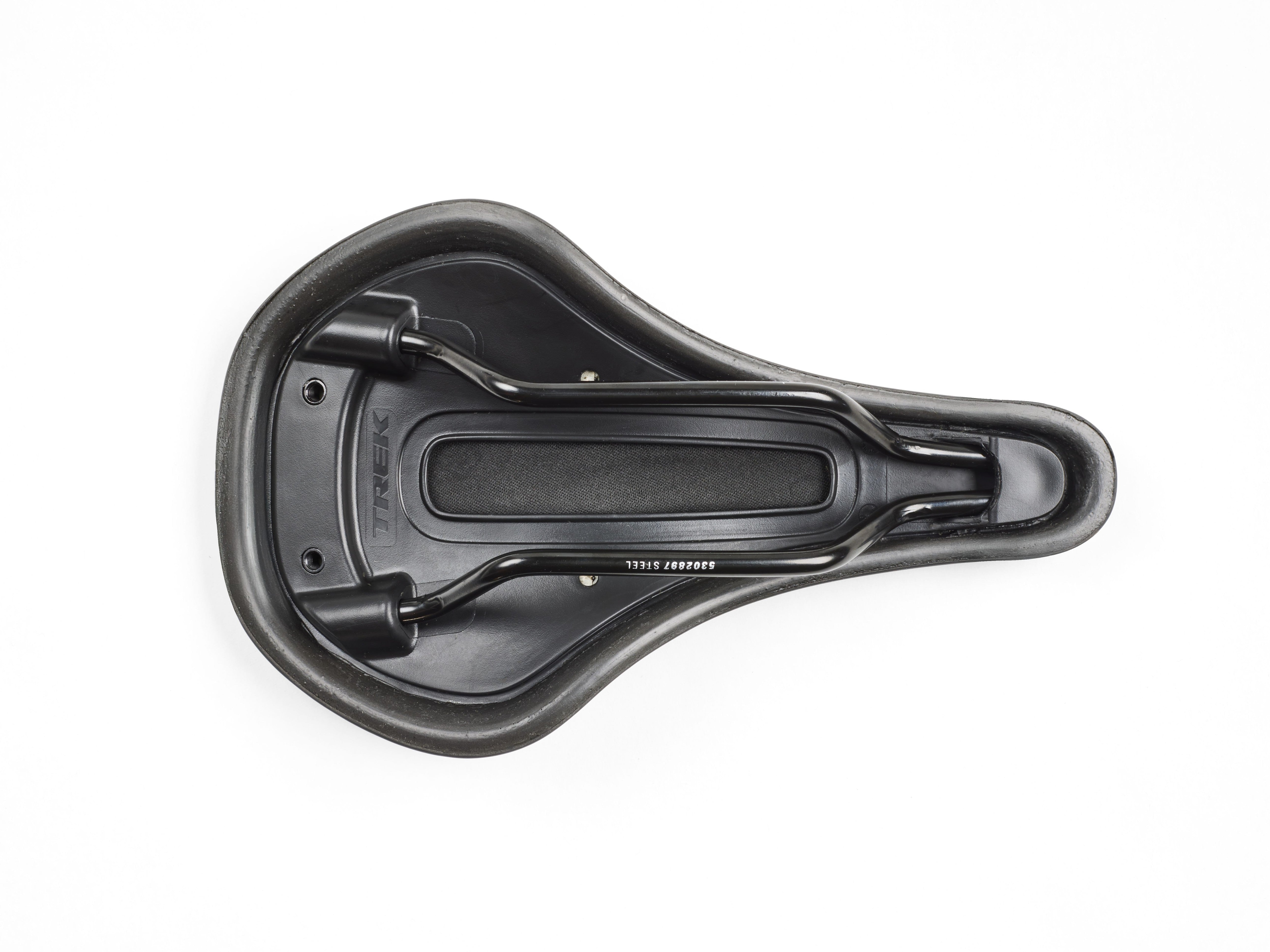 Trek Verse Trail satula 145mm musta