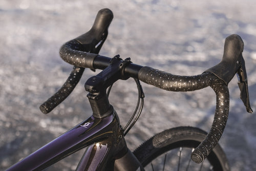 Ohjainkannatin ja tanko