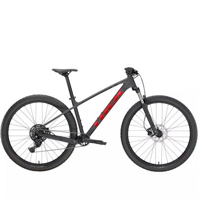 Trek Marlin 5 Matte Dnister Black Mattamusta Punaisella Tekstillä